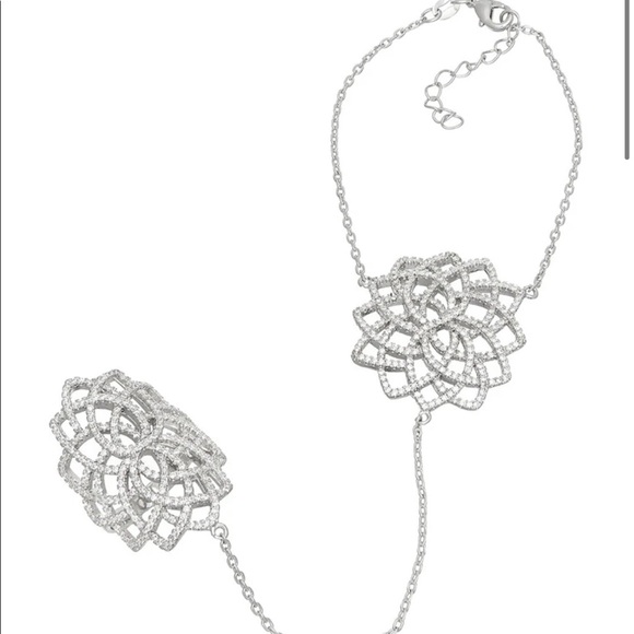 New Pave Rhinestone Flower Bracelet Ring wristlet - Picture 3 of 3